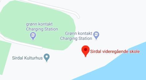 Google/maps bilde som viser plassering av skolen i forhold til fotballbanen.